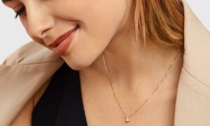 liontin berlian klasik